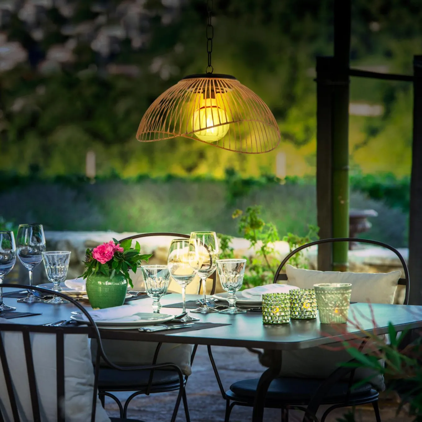 IDMarket Suspension solaire extérieur métal et effet rotin* Eclairages D'Ambiance