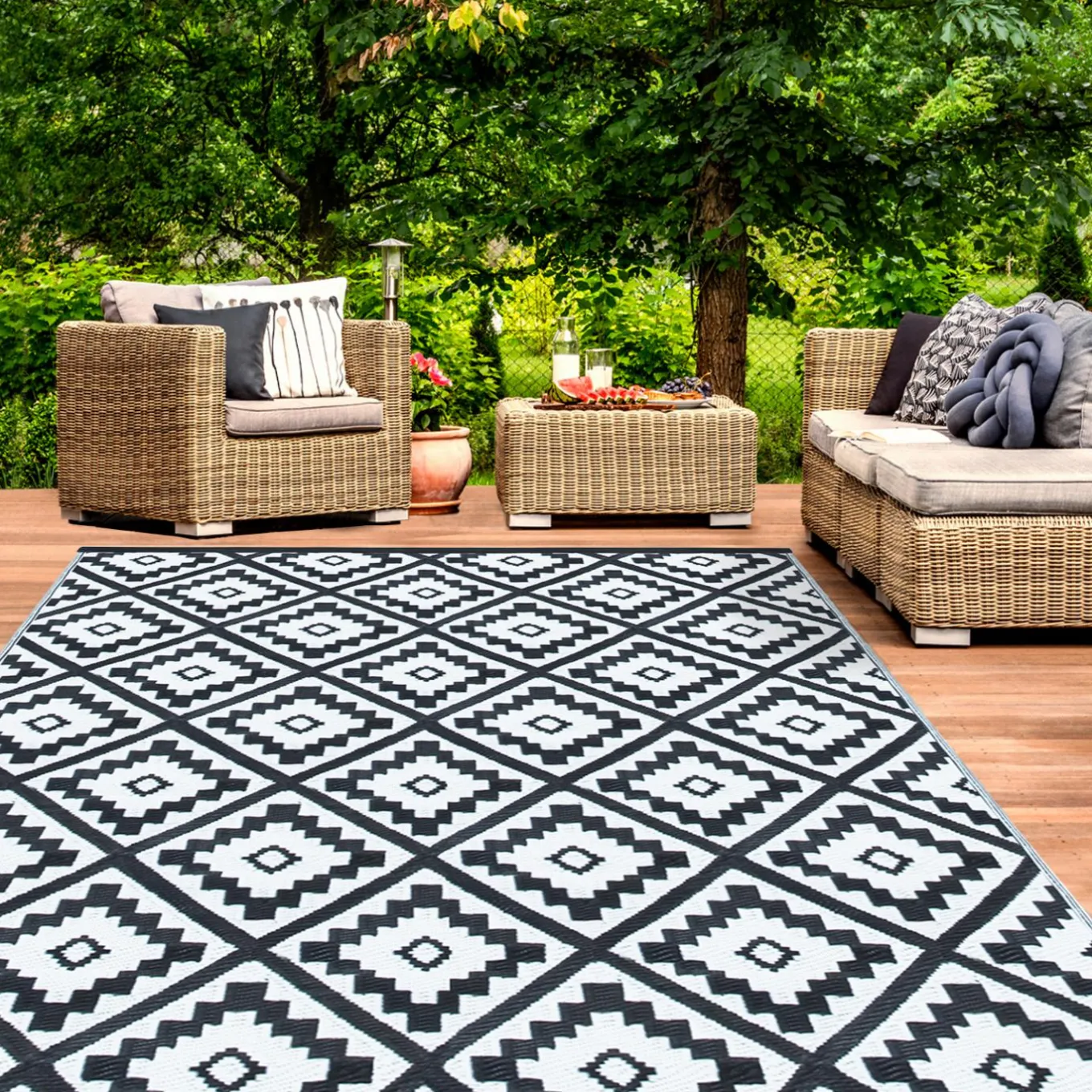 IDMarket Tapis extérieur terrasse motifs géométriques noir et blanc 160 x 260 cm* Revêtement Sol Extérieur