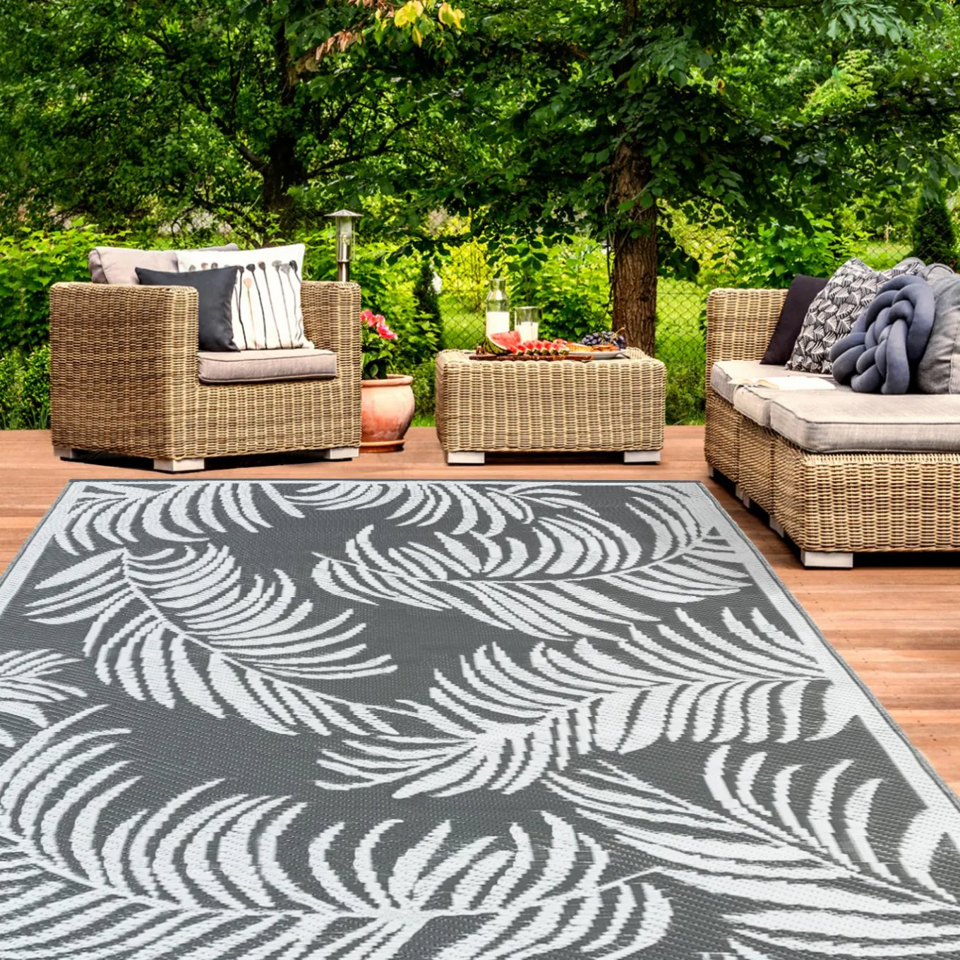 IDMarket Tapis extérieur terrasse motifs tropicaux gris et blancs 180 x 280 cm* Revêtement Sol Extérieur